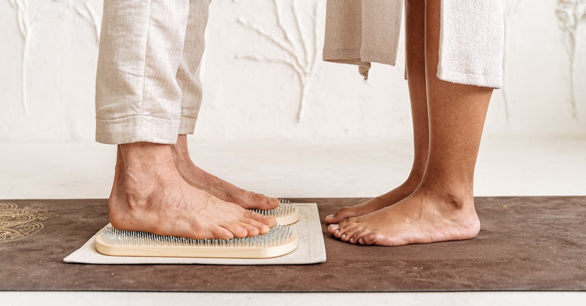 découvrez l'acupression, une technique millénaire de médecine traditionnelle chinoise qui utilise des points de pression sur le corps pour soulager le stress, améliorer la circulation et favoriser le bien-être général. apprenez-en plus sur ses bienfaits et comment l'intégrer dans votre routine quotidienne.