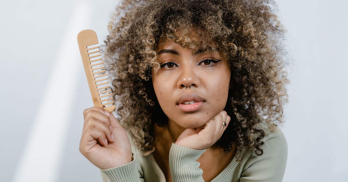 découvrez les normes de beauté à travers le temps et les cultures. explorez comment ces standards influencent notre perception de la beauté, l'estime de soi et les tendances actuelles dans le monde de la mode et de la cosmétiques.