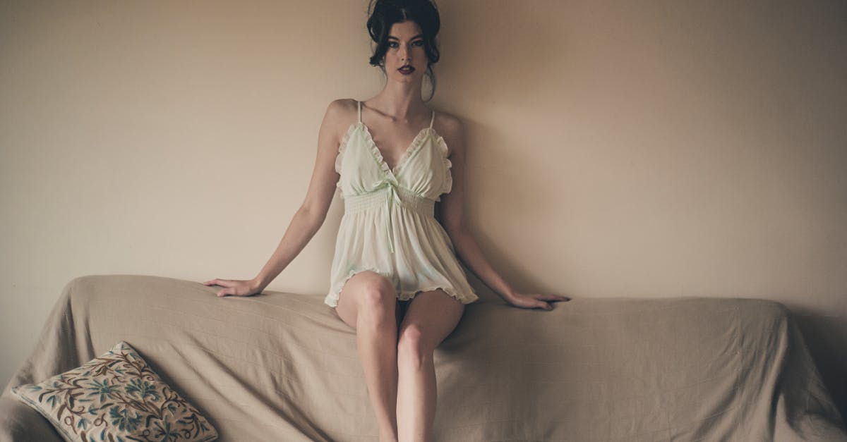 découvrez notre sélection raffinée de lingerie élégante et sexy. offrez-vous un confort inégalé tout en sublimant votre silhouette. chaque pièce est conçue pour vous faire sentir belle et confiante.