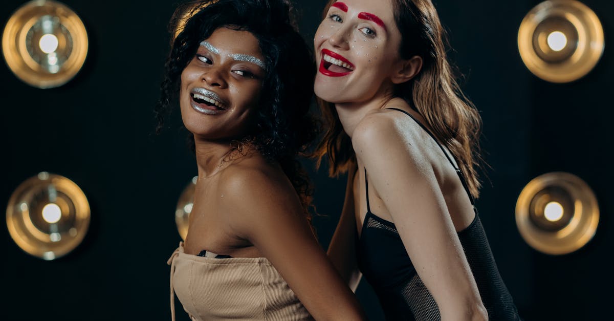 découvrez les dernières tendances en lingerie sexy qui allient confort et séduction. explorez des styles audacieux, des dentelles raffinées et des coupes modernes pour sublimer votre silhouette. osez exprimer votre féminité avec ces must-have de la saison !