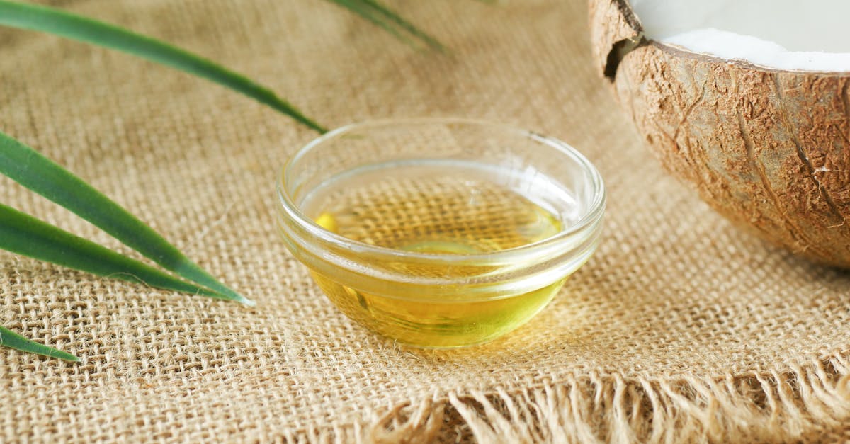 découvrez notre huile de massage érotique, idéale pour des moments sensuels à deux. sa texture soyeuse et son parfum envoûtant éveillent les sens et invitent à la détente et au plaisir.
