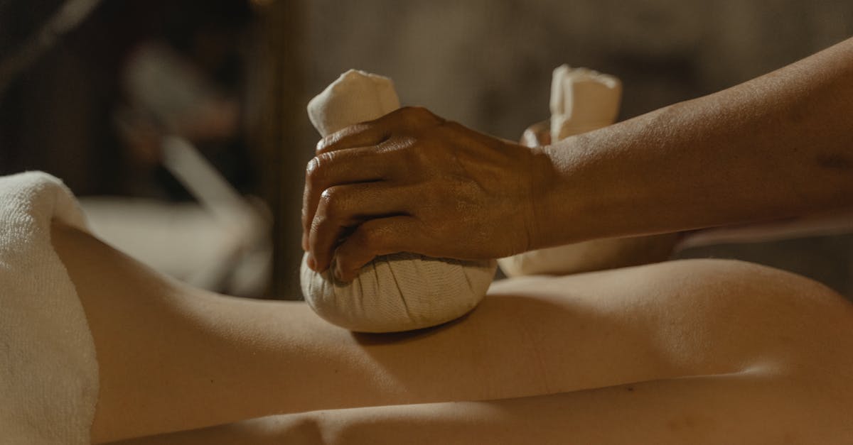 découvrez tout ce que vous devez savoir sur les boules de kegel : bienfaits, utilisation, conseils et sécurité pour renforcer votre plancher pelvien et améliorer votre bien-être intime.