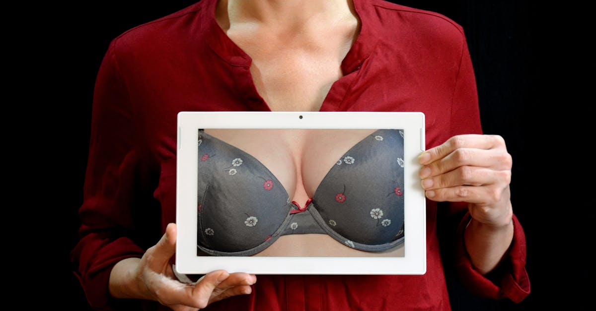 découvrez notre collection raffinée de lingerie pour femmes alliant élégance, confort et sensualité. trouvez des soutiens-gorge, culottes, ensembles et accessoires adaptés à toutes les morphologies. livraison rapide et discrète !
