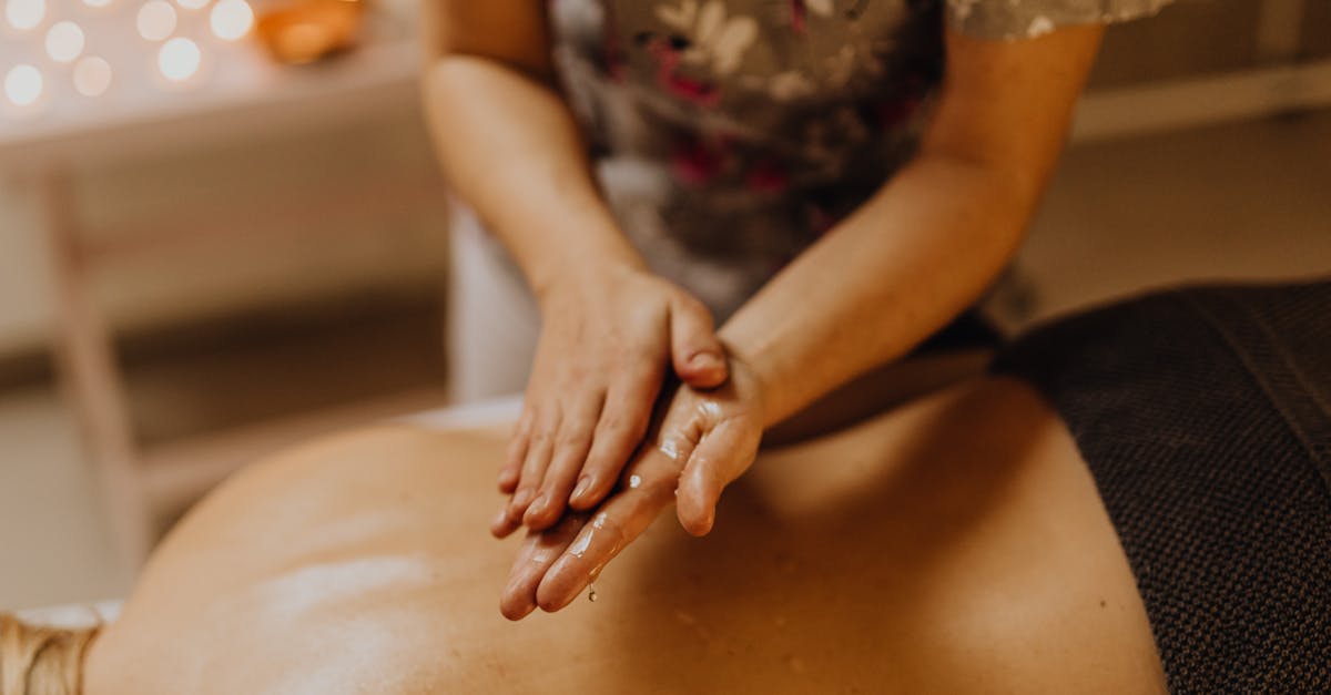 découvrez notre huile de massage 100% naturelle, idéale pour détendre le corps et l’esprit. profitez d’un moment de relaxation unique grâce à une texture douce et des ingrédients nourrissants.