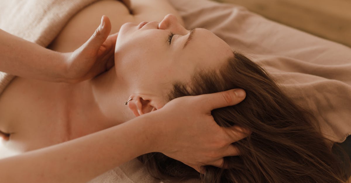 découvrez notre sélection d'huiles de massage naturelles, idéales pour un moment de détente, de relaxation et de bien-être à la maison ou en institut. nourrissez votre peau tout en profitant des bienfaits des huiles essentielles.