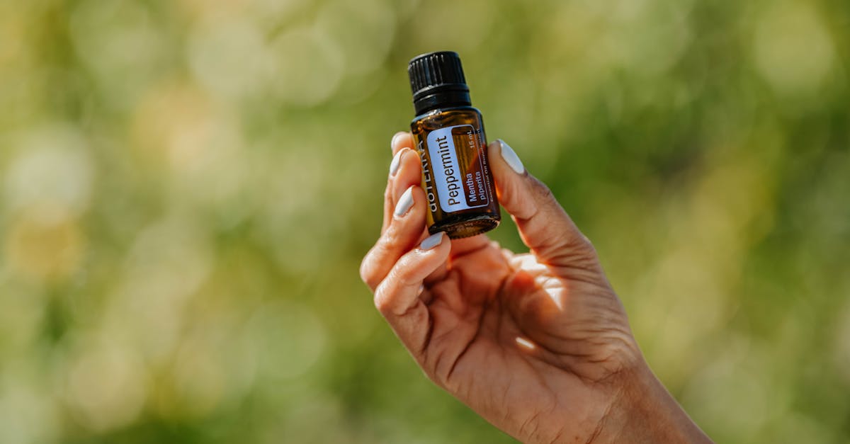 découvrez nos huiles de massage biologiques : 100% naturelles, nourrissantes et délicatement parfumées pour une détente absolue et le bien-être de votre peau.