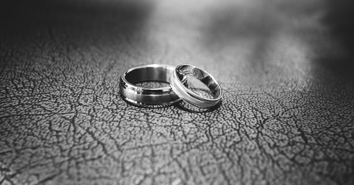 découvrez les anneaux vibrants, accessoires intimes conçus pour intensifier le plaisir du couple. offrez-vous des sensations inédites grâce à leurs vibrations stimulantes. idéal pour pimenter vos moments à deux en toute discrétion.