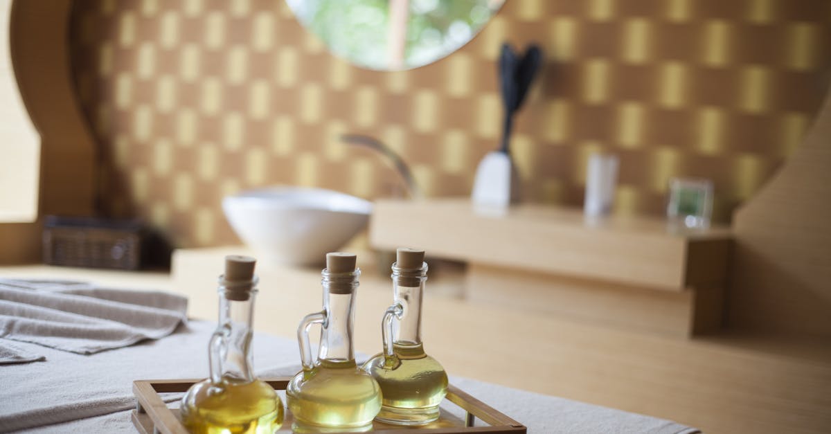 découvrez notre huile de massage chauffante, idéale pour détendre les muscles et éveiller les sens. parfaite pour des moments de relaxation et de bien-être à domicile.